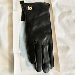 New MICHAEL KORS Black Genuine Leather Hand Gloves Touch Tip Fingers Small Women
